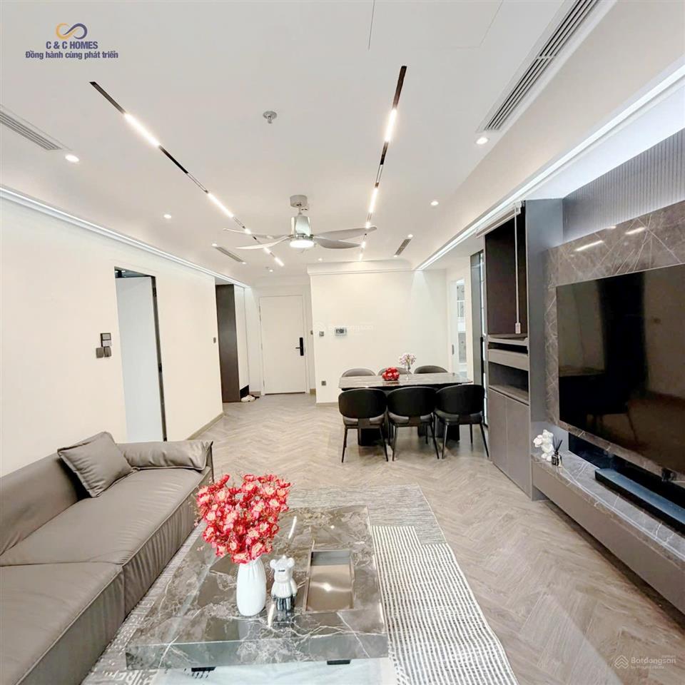 Cho thuê căn 2 ngủ full đồ times city