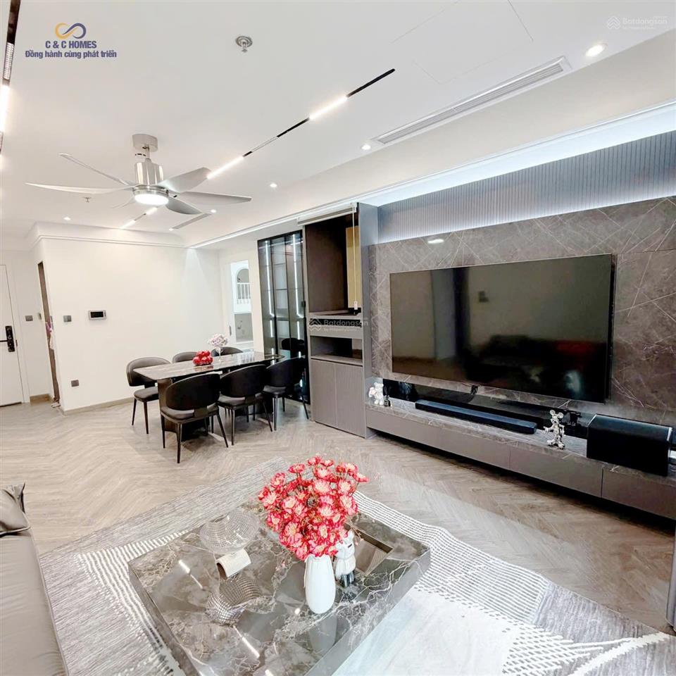 Cho thuê căn 2 ngủ full đồ times city