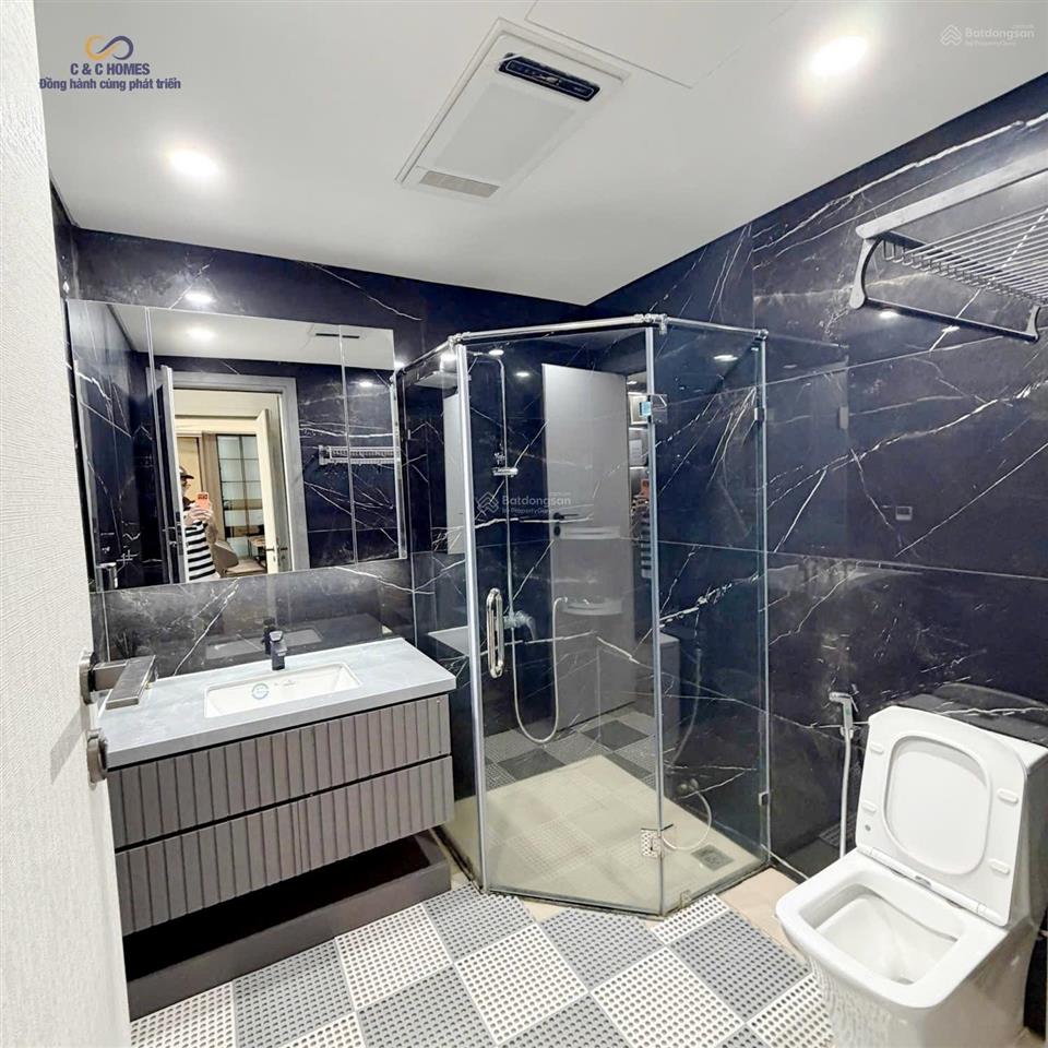 Cho thuê căn 2 ngủ full đồ times city