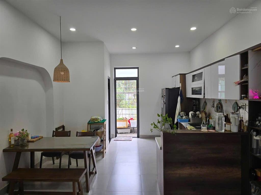 Ngay vòng xoay phú hữu  nguyễn duy trinh q9  nhà 2lầu 4pn full nội thất đường oto