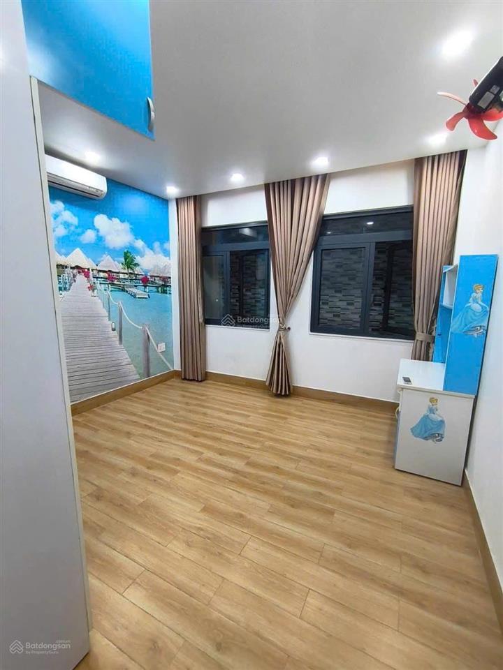 Nhà đẹp 3 lầu ngay đường 182  lã xuân oai q9  4pn 4wc đường rộng xe tải