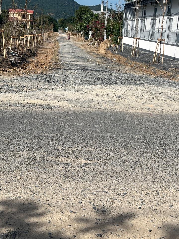 Bán đất mặt tiền