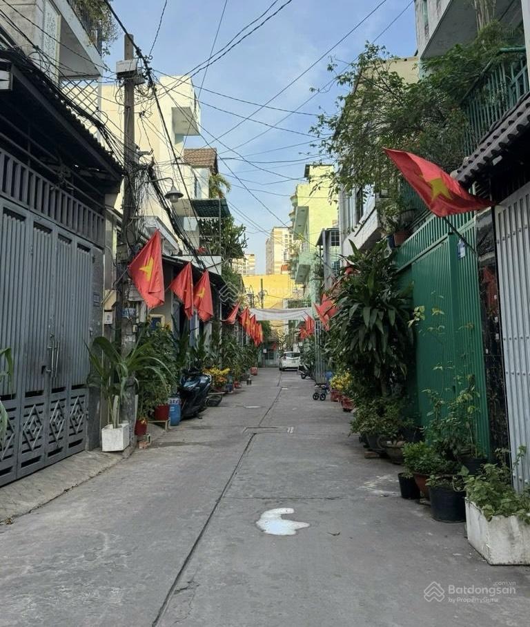 Chỉ 4.7 tỷ (tl) hẻm 5m gần đông bắc  dương thị mười nhà 3 tầng btct ngang 4.5m, 5 phòng ngủ