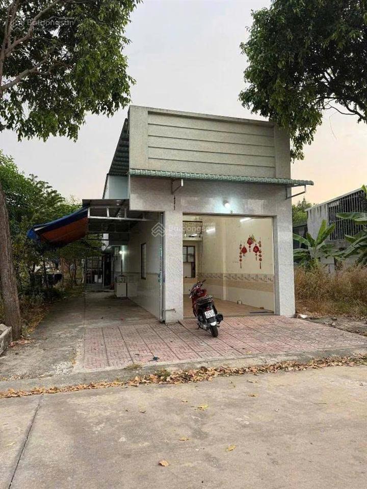 Chính chủ cần bán gấp dãy trọ đường d3, lai uyên, bàu bàng, gía 890 triệu, 1kiot4p, sát kcn 200m