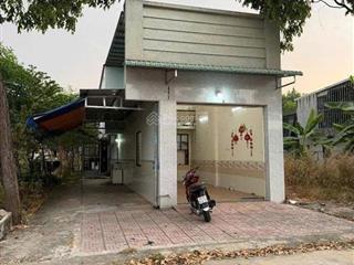 Chính chủ cần bán gấp dãy trọ đường d3, lai uyên, bàu bàng, gía 890 triệu, 1kiot4p, sát kcn 200m