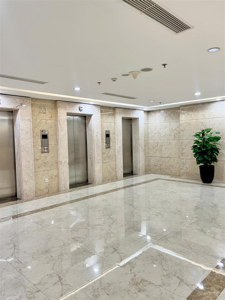 Cần cho thuê văn phòng full nội thất, vuông như bánh chưng  nguyễn chí thanh, đống đa