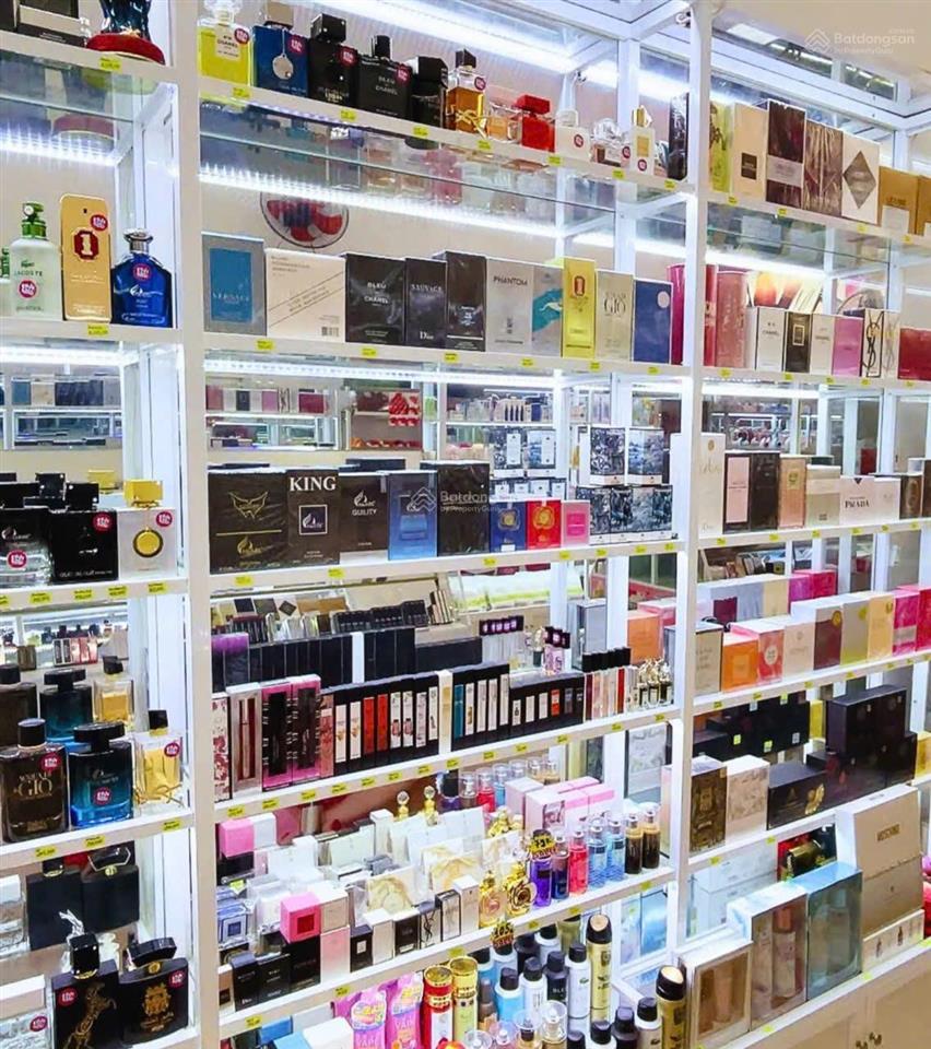 Sang nhượng shop mỹ phẩm nước hoa pk đẹp, rộng, đường lớn vào là kinh doanh ngay tại nha trang