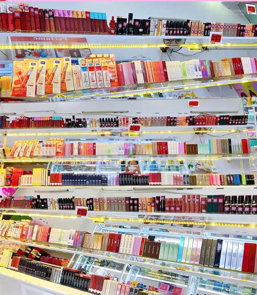 Sang nhượng shop mỹ phẩm nước hoa pk đẹp, rộng, đường lớn vào là kinh doanh ngay tại nha trang