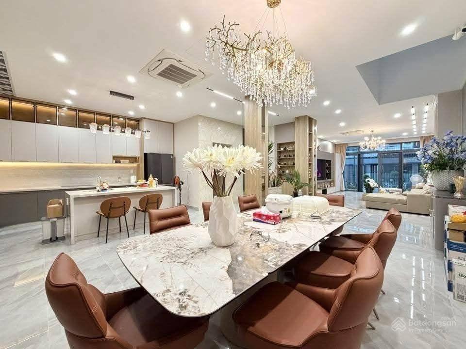 Bán biệt thự cao cấp nguyễn chí thanh, quận 5, thang máy  full nội thất nhập khẩu, 45 tỷ