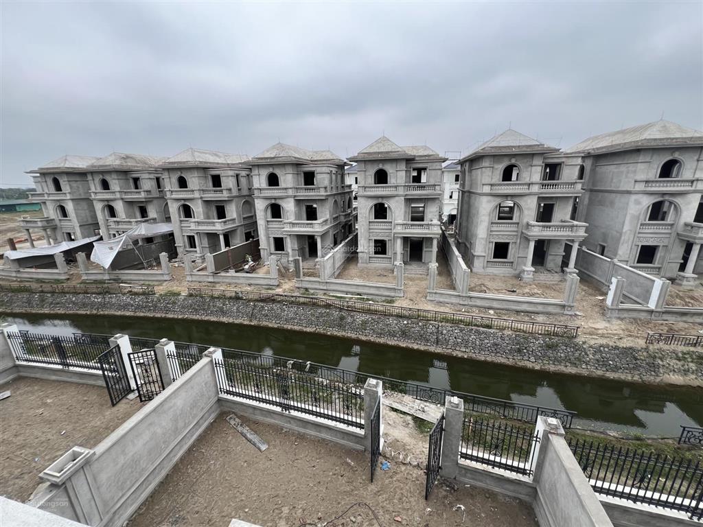 Bán biệt thự vườn cam mặt kênh chính chủ