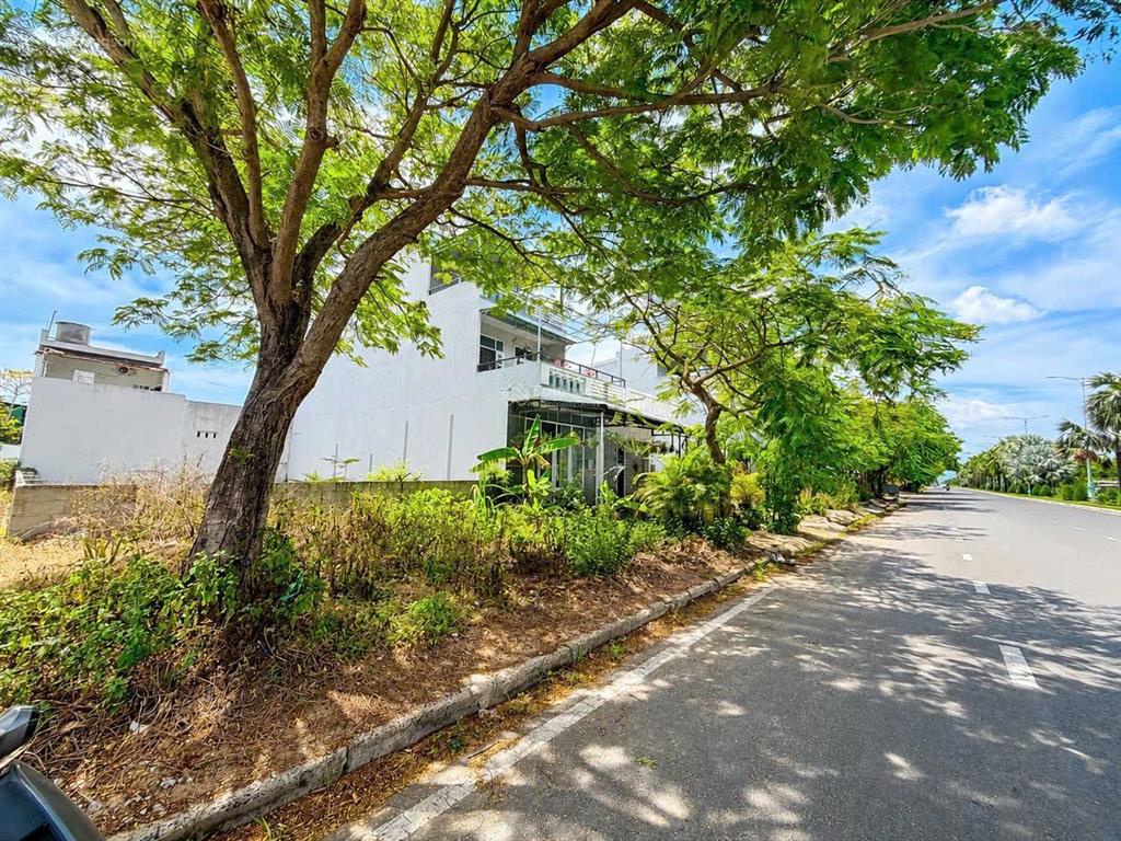 Bán đất mặt tiền hùng vương tuy hòa diện tích 10m x 18m = 180m đường hùng vương