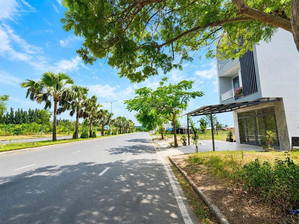 Bán đất mặt tiền hùng vương tuy hòa diện tích 10m x 18m = 180m đường hùng vương