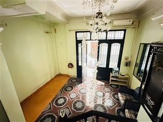 Vip cầu giấy  40m² x 5 tầng  lô góc  3 thoáng  10m ô tô tránh  giá tốt