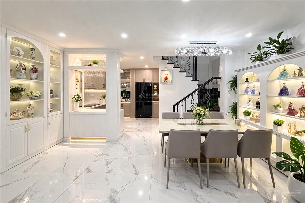 Bán nhà phú nhuận, căn góc 3 mặt thoáng mát, 52m2, hxh, 3 tầng, 9 tỷ