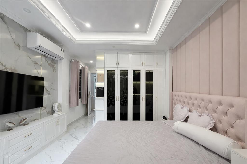 Bán nhà phú nhuận, căn góc 3 mặt thoáng mát, 52m2, hxh, 3 tầng, 9 tỷ