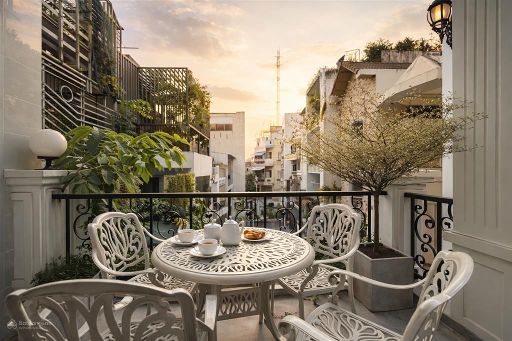 Bán nhà phú nhuận, căn góc 3 mặt thoáng mát, 52m2, hxh, 3 tầng, 9 tỷ