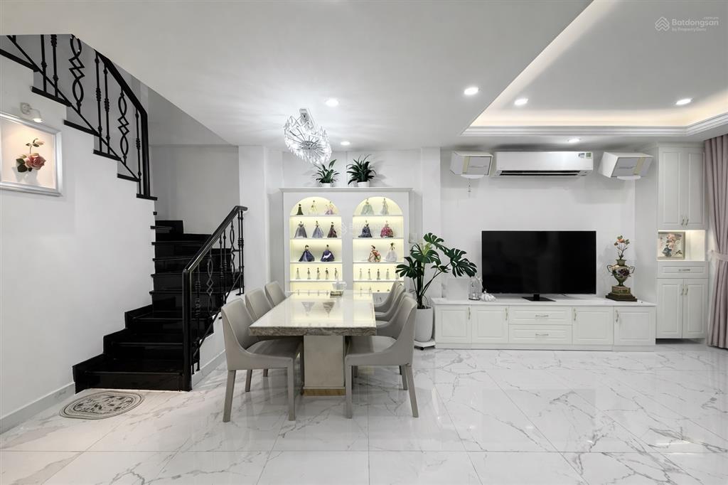 Bán nhà phú nhuận, căn góc 3 mặt thoáng mát, 52m2, hxh, 3 tầng, 9 tỷ