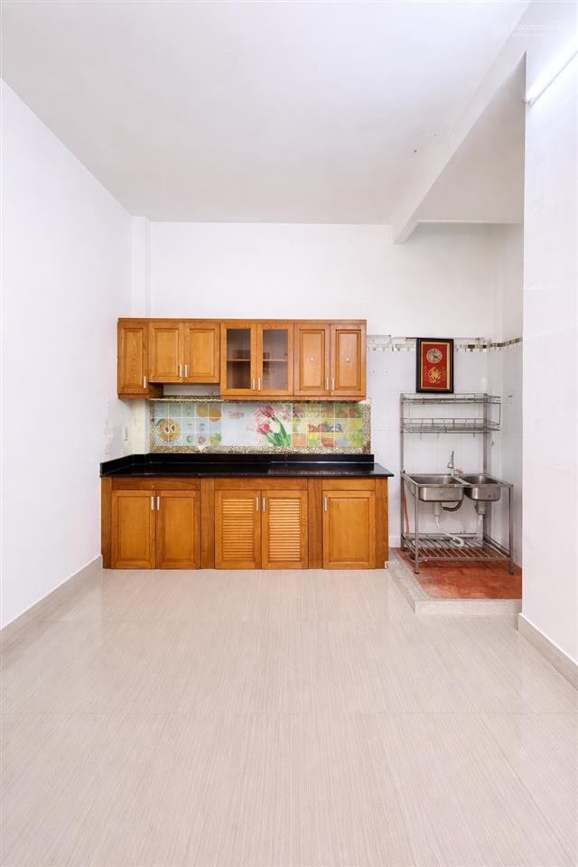 Bán nhà phú nhuận căn góc, 42m2 klg, cách hẻm xe tải 1 căn, thông tứ phía, 7.3tỷ tl