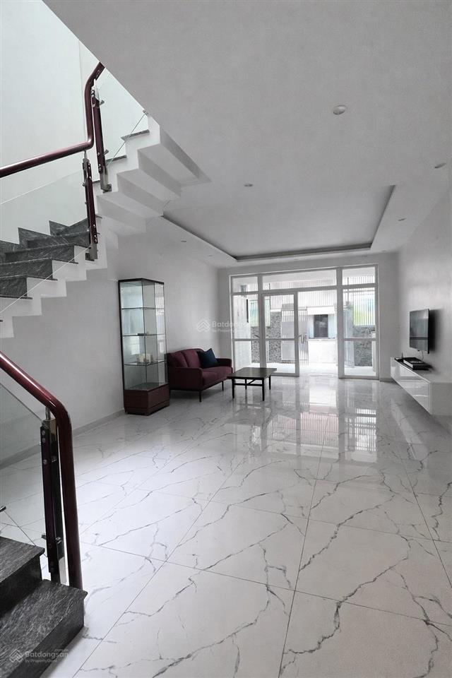 Bán nhà hoàng văn thụ, 73m2, ngang 4.5m, 3 tầng, 4 phòng ngủ 4 toilet, 9.45 tỷ