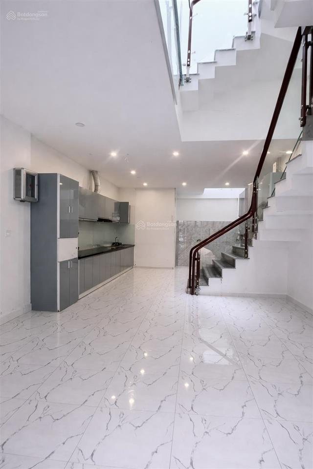 Bán nhà hoàng văn thụ, 73m2, ngang 4.5m, 3 tầng, 4 phòng ngủ 4 toilet, 9.45 tỷ