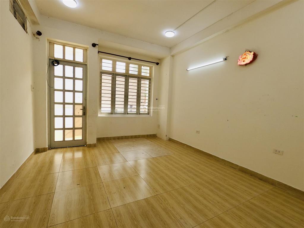 Bán nhà thích quảng đức, phú nhuận, 4 x 13m, hxh, 4 tầng, 5pn, có sân riêng, 9.3 tỷ