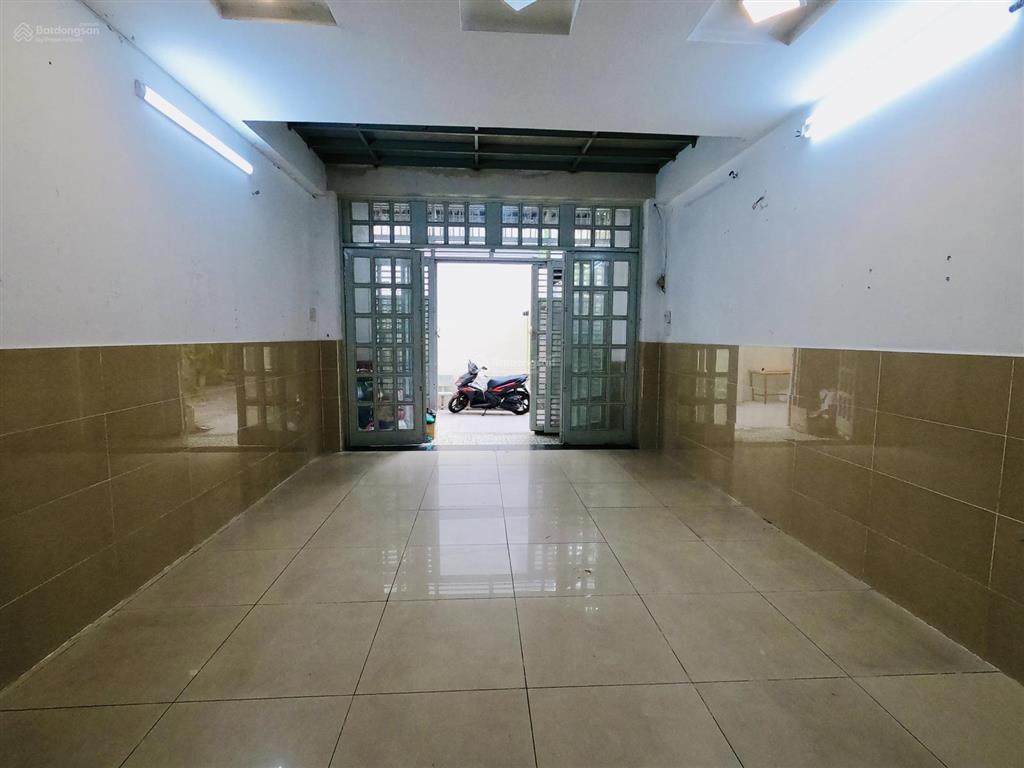 Bán nhà thích quảng đức, phú nhuận, 4 x 13m, hxh, 4 tầng, 5pn, có sân riêng, 9.3 tỷ
