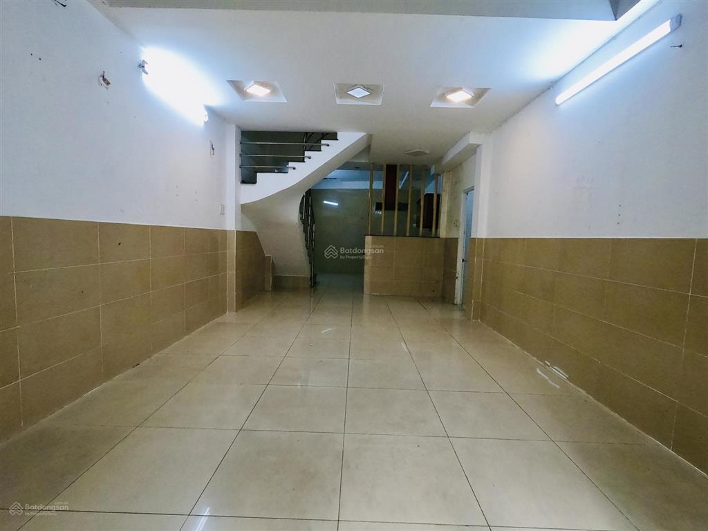 Bán nhà thích quảng đức, phú nhuận, 4 x 13m, hxh, 4 tầng, 5pn, có sân riêng, 9.3 tỷ