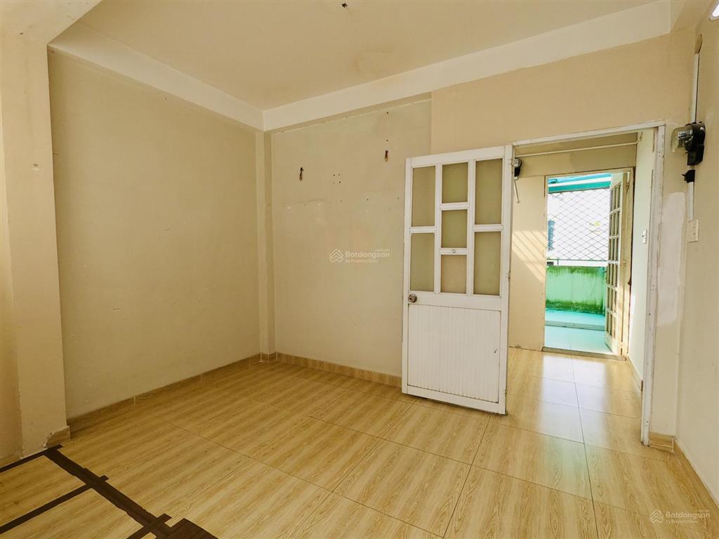 Bán nhà thích quảng đức, phú nhuận, 4 x 13m, hxh, 4 tầng, 5pn, có sân riêng, 9.3 tỷ
