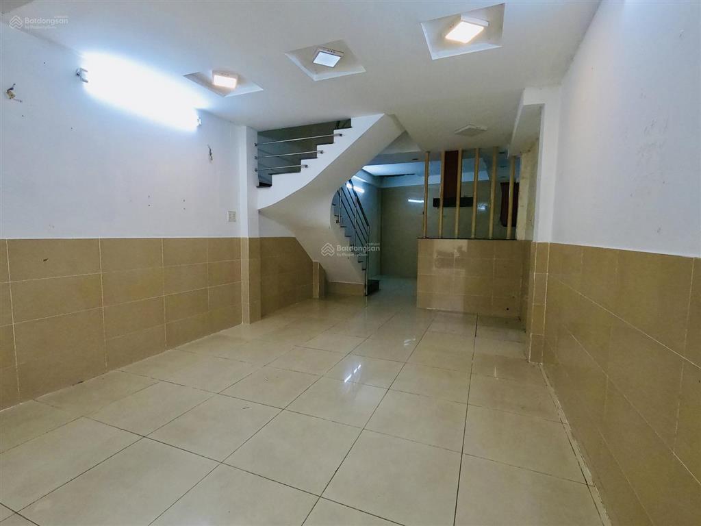 Bán nhà thích quảng đức, phú nhuận, 4 x 13m, hxh, 4 tầng, 5pn, có sân riêng, 9.3 tỷ