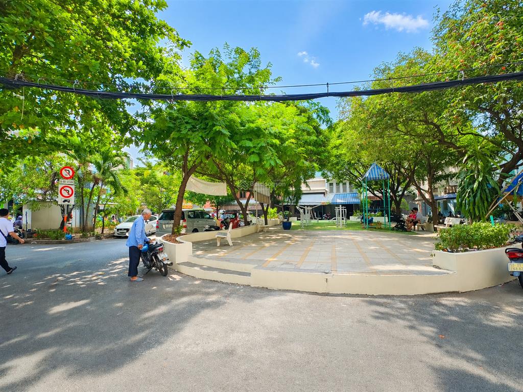 Bán nhà lớn thích quảng đức, phú nhuận, 7 x 12m 82m2, 5 tầng, nội thất gỗ xịn, khu phân lô, 24.9 tỷ