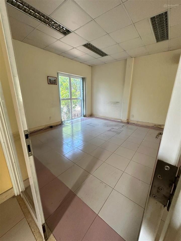 Cho thuê biệt thự đặng thuỳ trâm, 220m2, 5pn, có hầm để xe hơi, giá 30tr/tháng