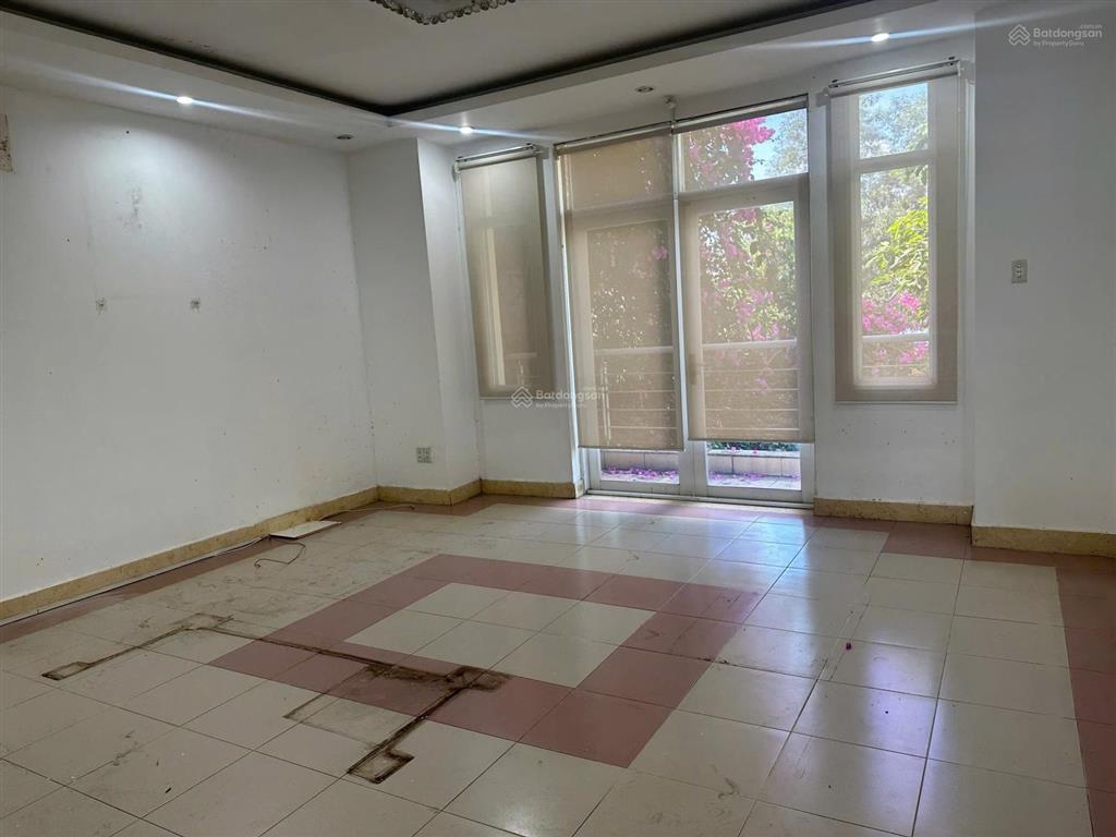 Cho thuê biệt thự đặng thuỳ trâm, 220m2, 5pn, có hầm để xe hơi, giá 30tr/tháng