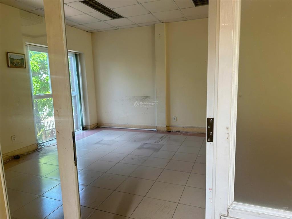 Cho thuê biệt thự đặng thuỳ trâm, 220m2, 5pn, có hầm để xe hơi, giá 30tr/tháng