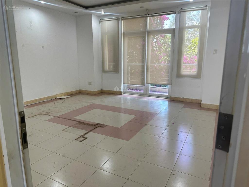 Cho thuê biệt thự đặng thuỳ trâm, 220m2, 5pn, có hầm để xe hơi, giá 30tr/tháng