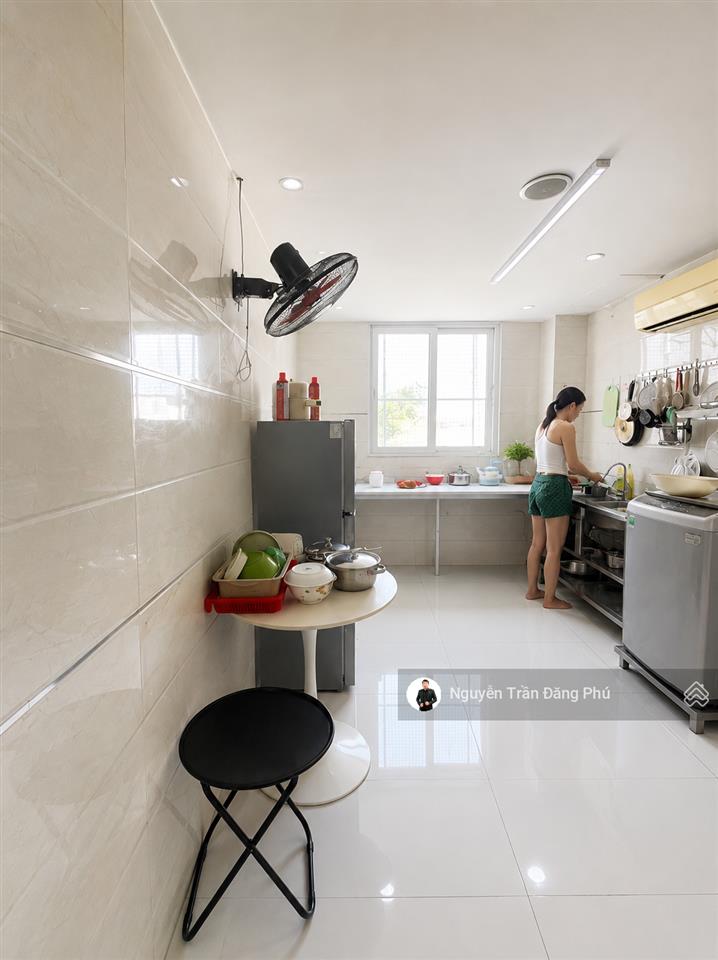 Mtkd trung tâm phú nhuận, 10,9 tỷ, 41m2, 4 tầng 5 pn, vỉa hè 3m, có cửa hẻm sau