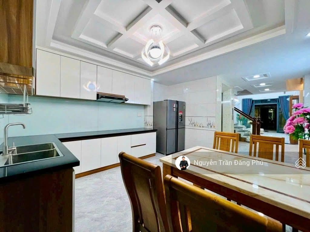 Gò vấp, 4 x 22m, thang máy 5 tầng, xe hơi ngủ nhà, giá 9.6 tỷ
