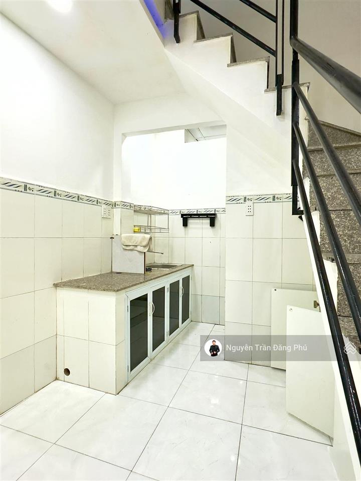 Nhà 3 tầng trung tâm quận 1, 3pn 2wc, cho thuê 10tr/tháng, chỉ 3,2 tỷ còn tl