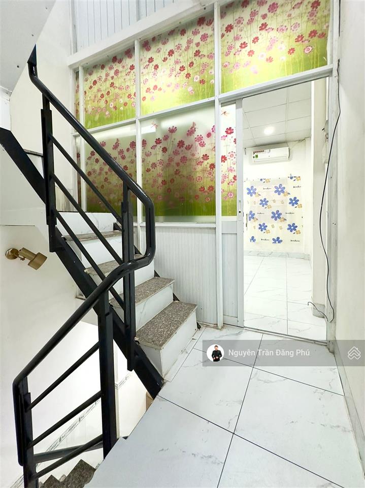 Nhà 3 tầng trung tâm quận 1, 3pn 2wc, cho thuê 10tr/tháng, chỉ 3,2 tỷ còn tl