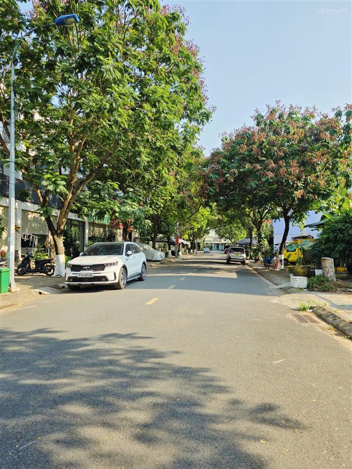 Chính chủ gấp bán lô đất dự án kdt đông tăng long, đường 16m, sẵn sổ, full thổ cư, trục sầm uất
