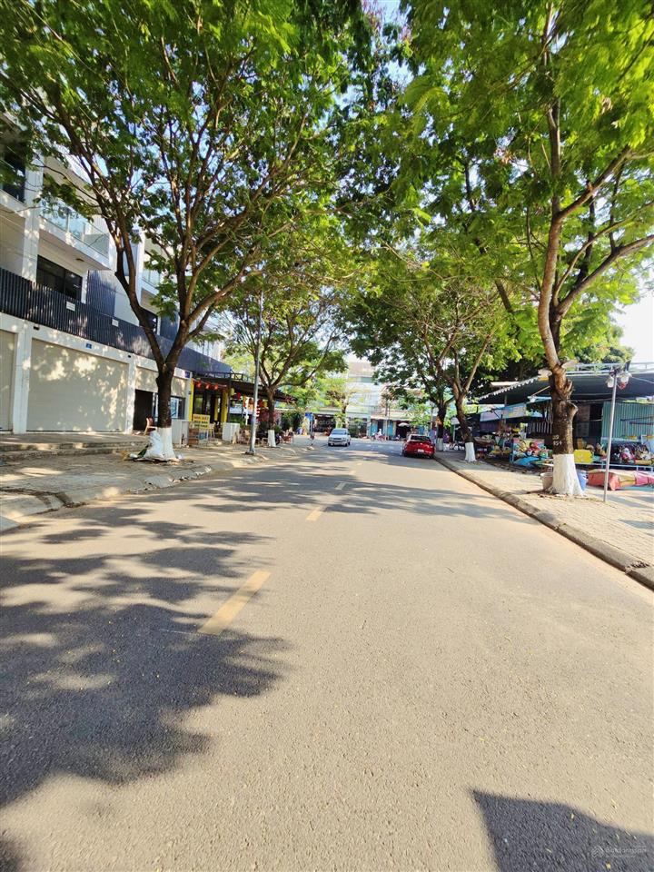 Chính chủ gấp bán lô đất dự án kdt đông tăng long, đường 16m, sẵn sổ, full thổ cư, trục sầm uất