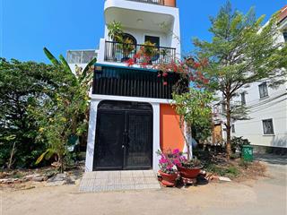 Chính chủ ngộp bank, bán gấp nhà mặt tiền đường số, đường 10m, 1 trệt 3 lầu 4pn, 3wc, pháp lý chuẩn