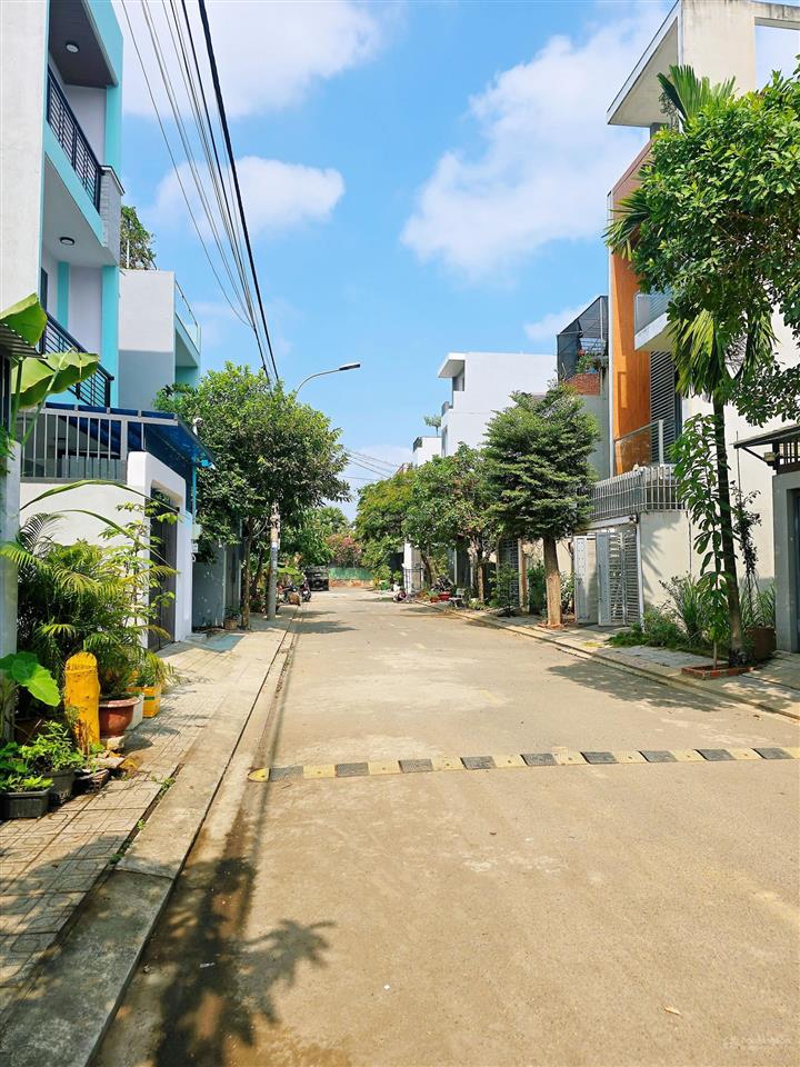 Đất 52m2, đường thông 9m, full thổ cư, sổ đang cần bán, long trường