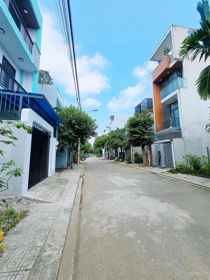 Đất 52m2, đường thông 9m, full thổ cư, sổ đang cần bán, long trường