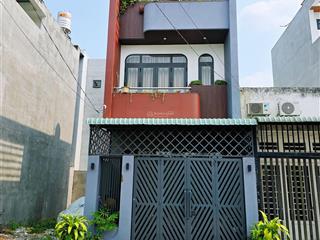 Chính chủ gấp bán nhà 1 trệt 2 lầu 3pn 54m2, hẻm 8m ô tô đậu đỗ, hoàn công đủ sổ hồng riêng.