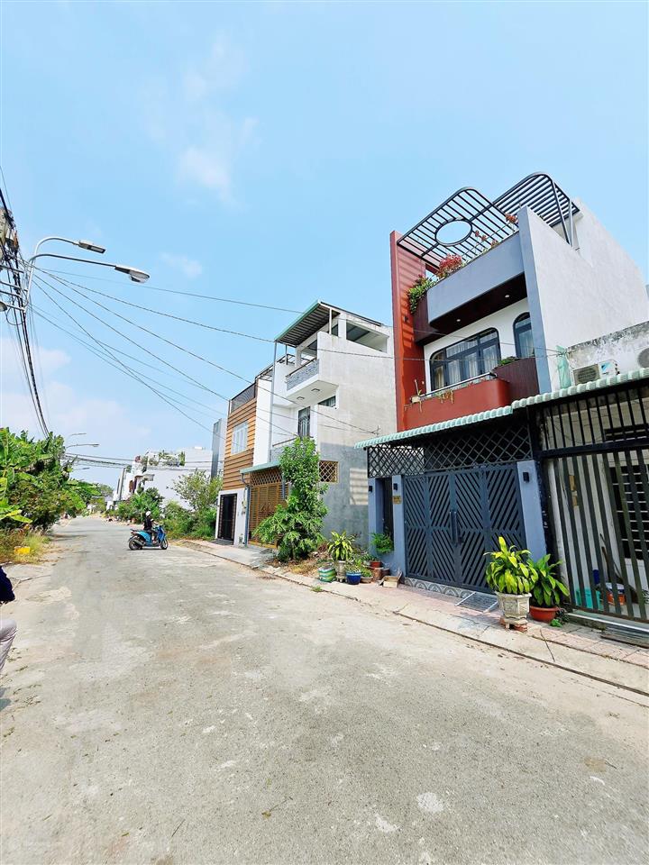 Chính chủ gấp bán nhà 1 trệt 2 lầu 3pn 54m2, hẻm 8m ô tô đậu đỗ, hoàn công đủ sổ hồng riêng.