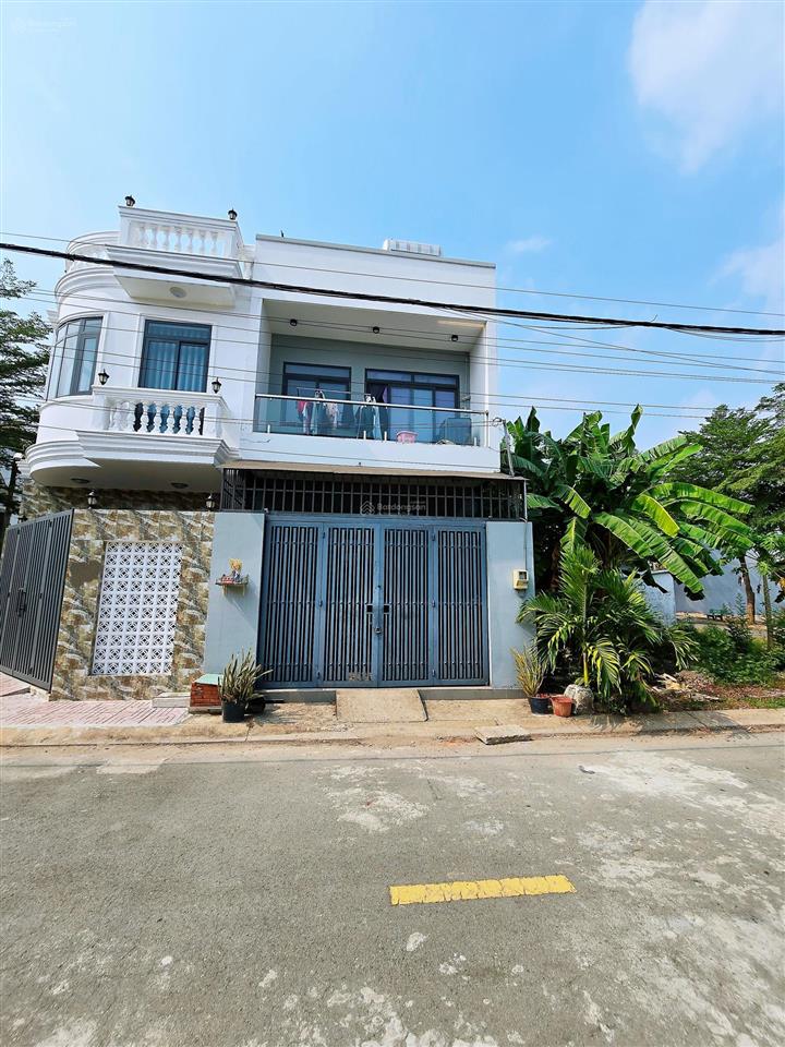 Bán nhà gần chợ long phước, 1 trệt 1 lầu 2pn 3,3 tỷ thương lượng mạnh, sổ riêng hoàn công đủ