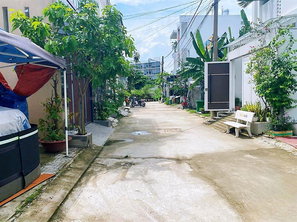 Bán đất sát liên phường phú hữu, 54m2 hẻm 6m, giá 4,38 tỷ, ngang 4 dài 13,5 full thổ cư