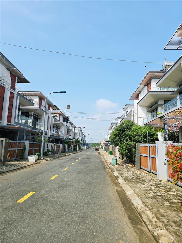 Chủ ngộp cần bán nhà kdt đông tăng long, giá 6.69 tỷ tl, diện tích 100m2 ngang 5m