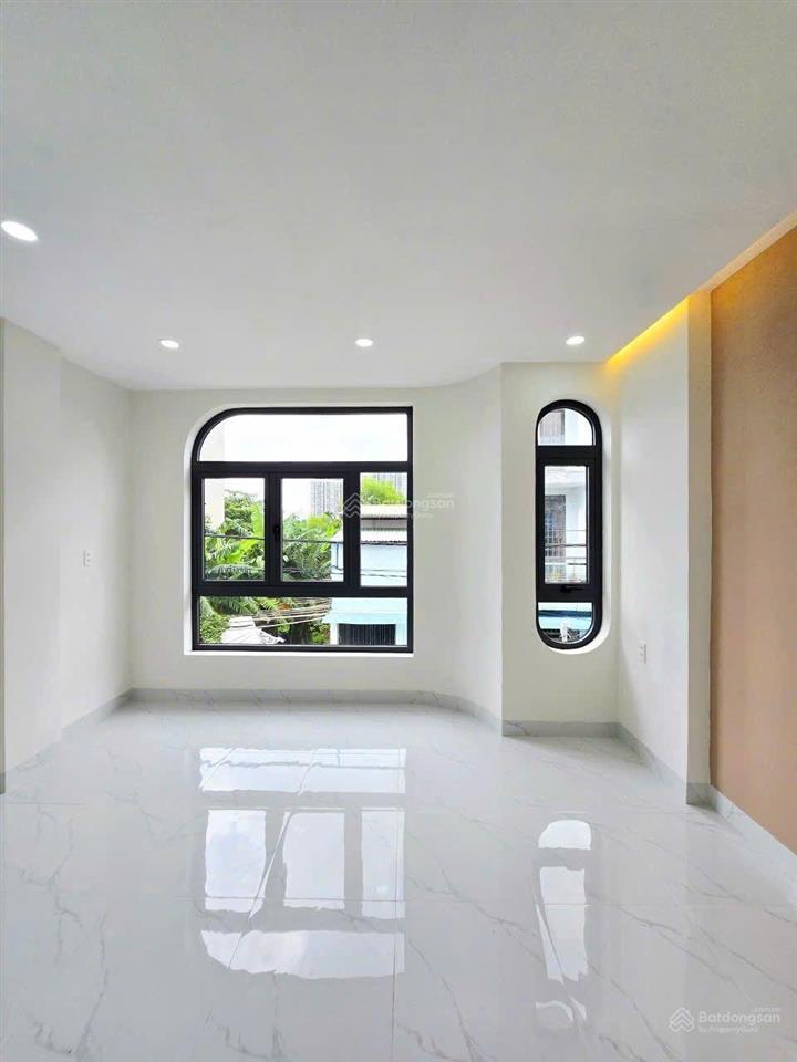 Chủ ngộp, bán nhà 1 trệt 2 lầu 4,5 tỷ thương lượng mạnh, hoàn công đủ sổ riêng, đường 8m