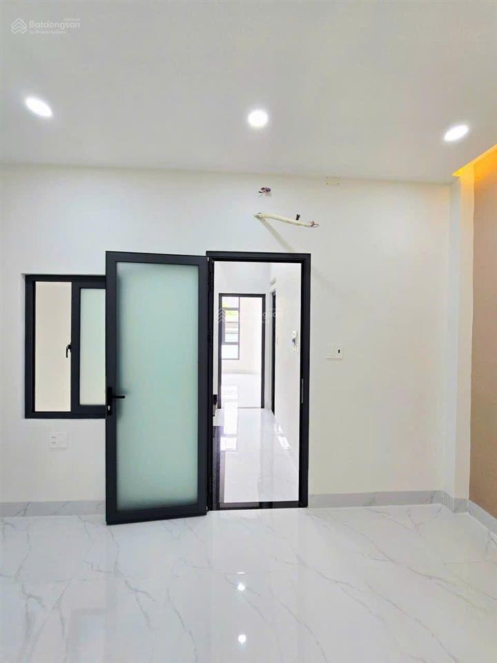 Chủ ngộp, bán nhà 1 trệt 2 lầu 4,5 tỷ thương lượng mạnh, hoàn công đủ sổ riêng, đường 8m